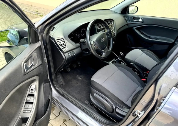 Hyundai i20 cena 35900 przebieg: 98000, rok produkcji 2018 z Biała małe 407